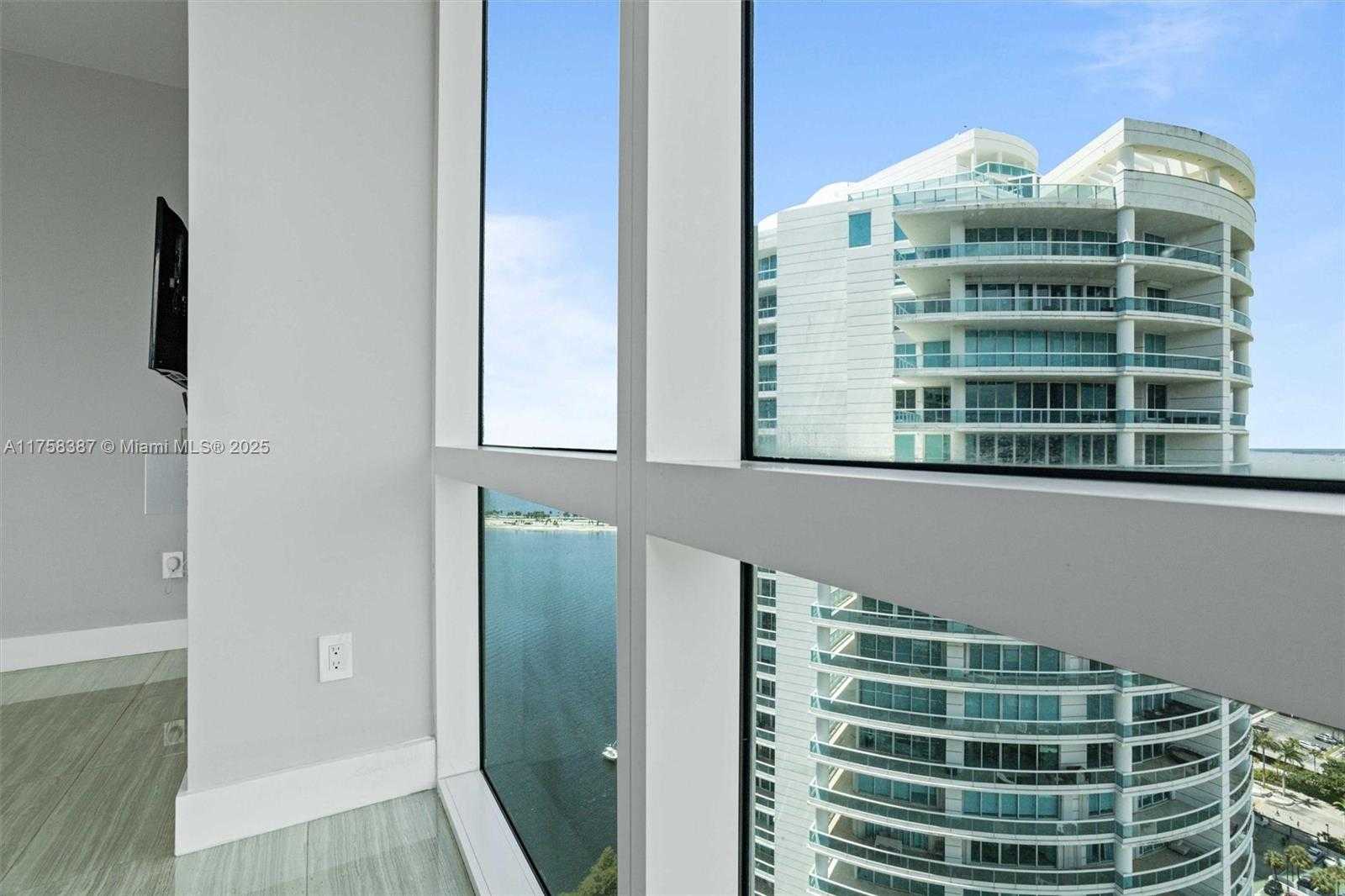 Small Image of 2101 BRICKELL AVE #3308, Miami Number 27