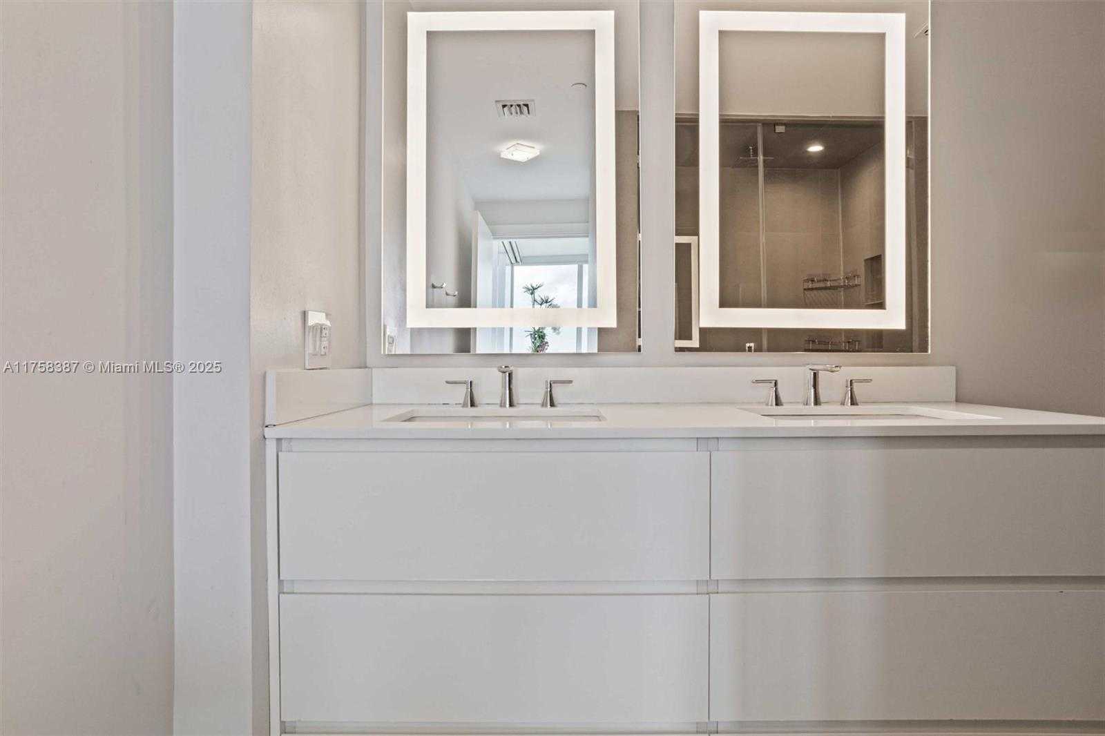 Small Image of 2101 BRICKELL AVE #3308, Miami Number 28