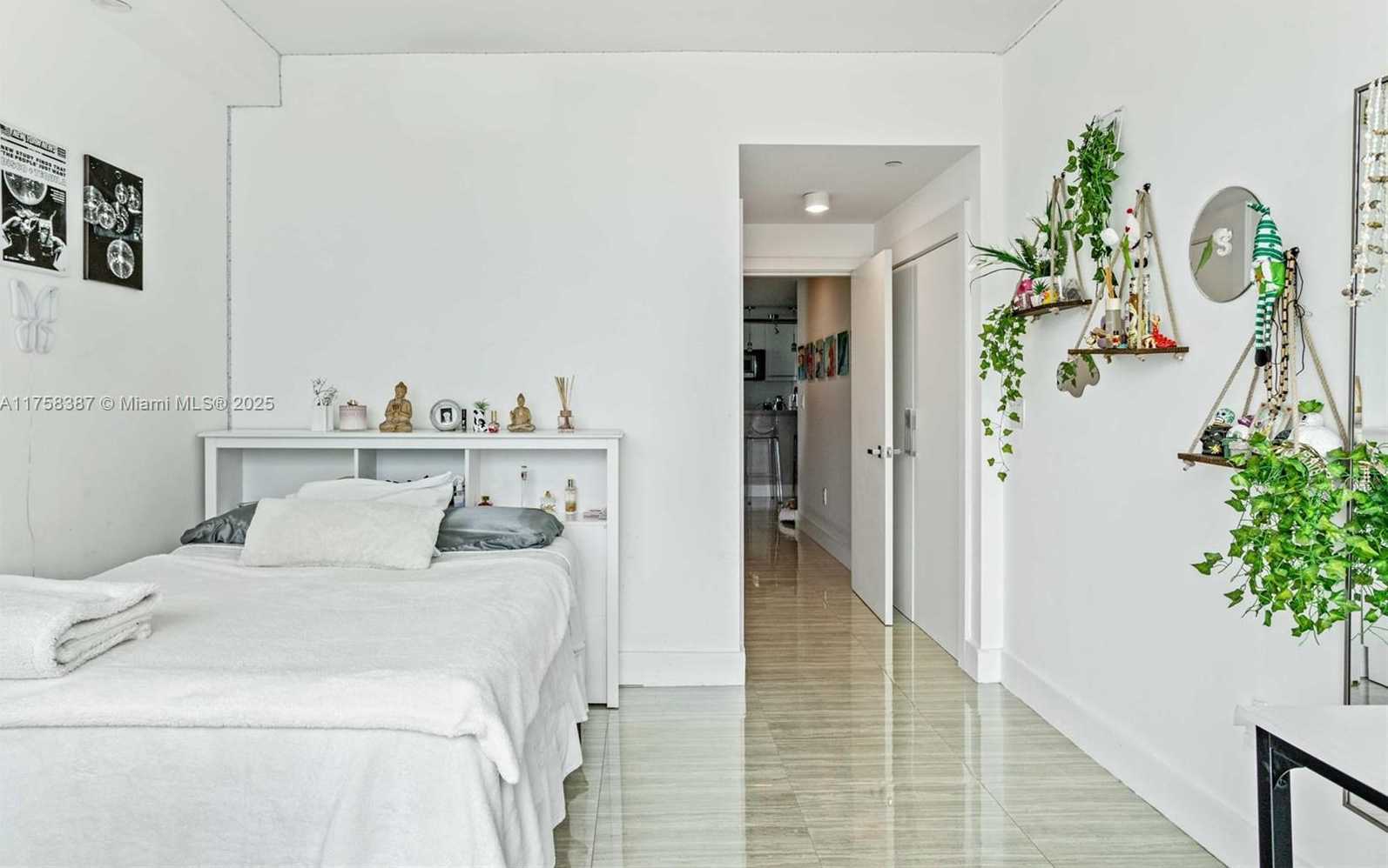 Small Image of 2101 BRICKELL AVE #3308, Miami Number 33