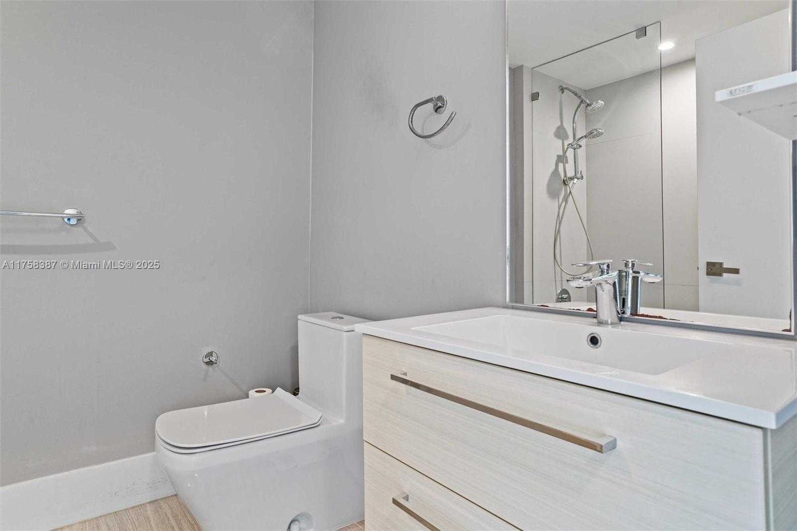 Small Image of 2101 BRICKELL AVE #3308, Miami Number 35
