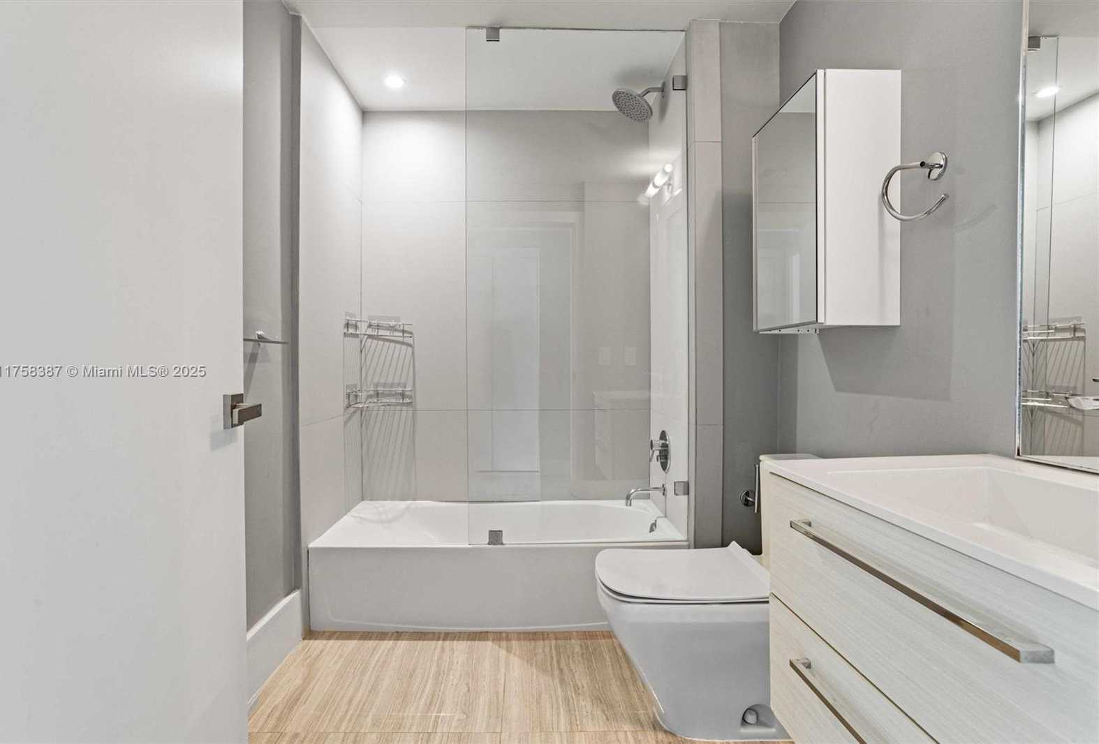 Small Image of 2101 BRICKELL AVE #3308, Miami Number 39