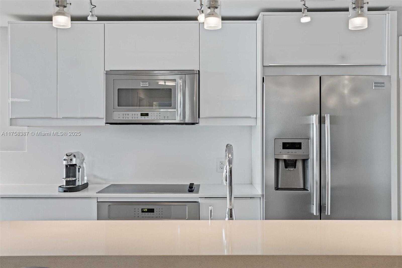 Small Image of 2101 BRICKELL AVE #3308, Miami Number 9