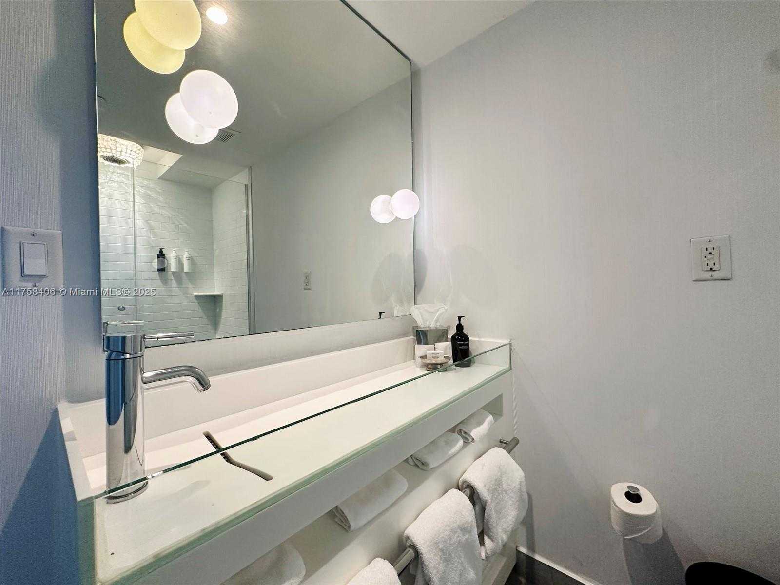 Small Image of 1100 WEST AVE #1123, Miami Beach Number 17