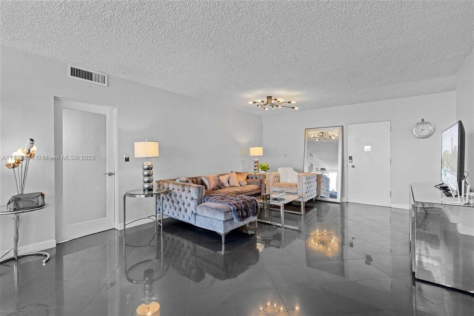 Small Image of 3003 TERRAMAR ST #701, Fort Lauderdale Number 17