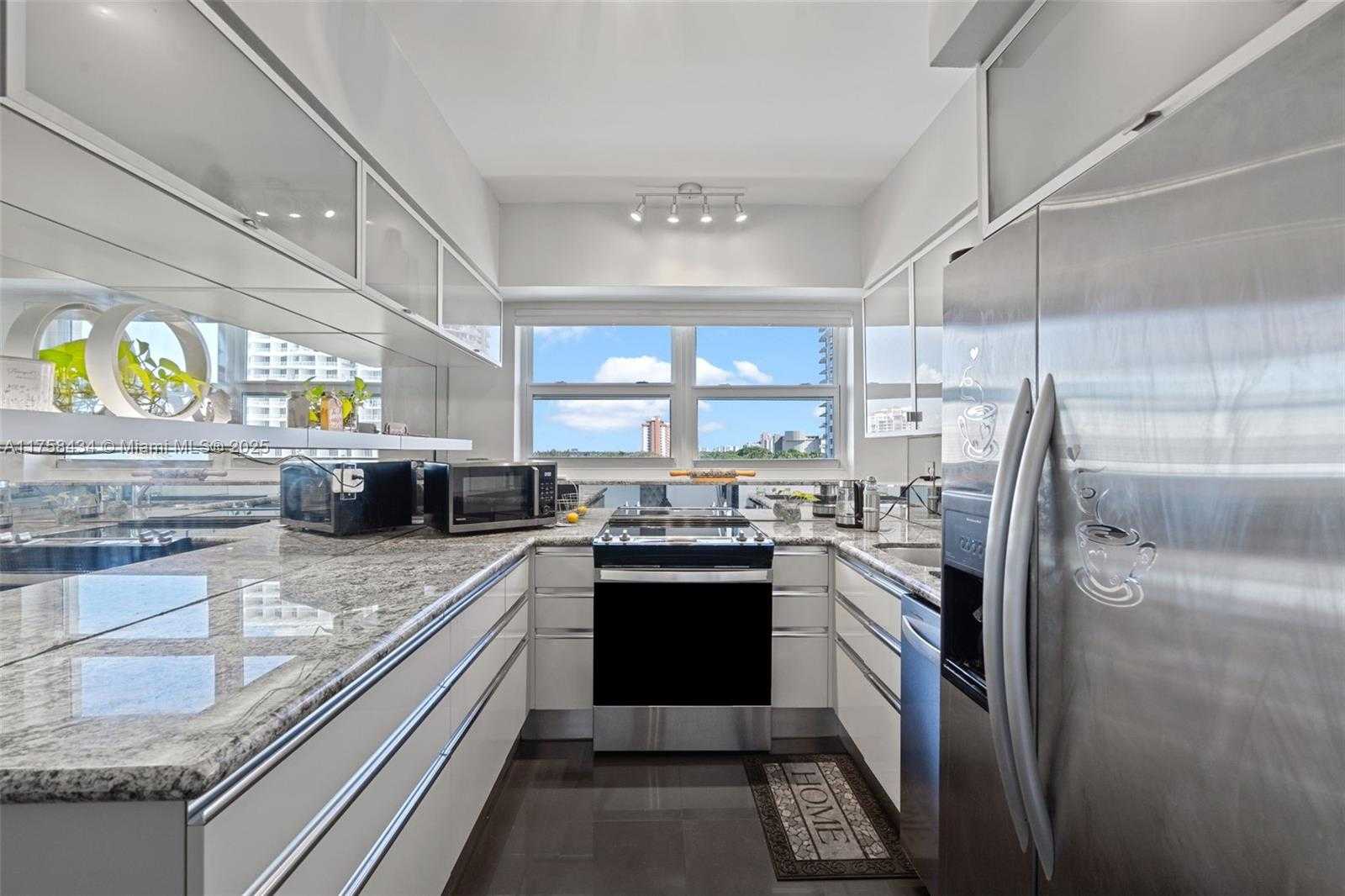 Small Image of 3003 TERRAMAR ST #701, Fort Lauderdale Number 2