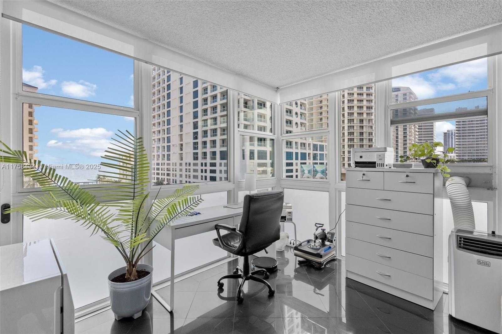 Small Image of 3003 TERRAMAR ST #701, Fort Lauderdale Number 25