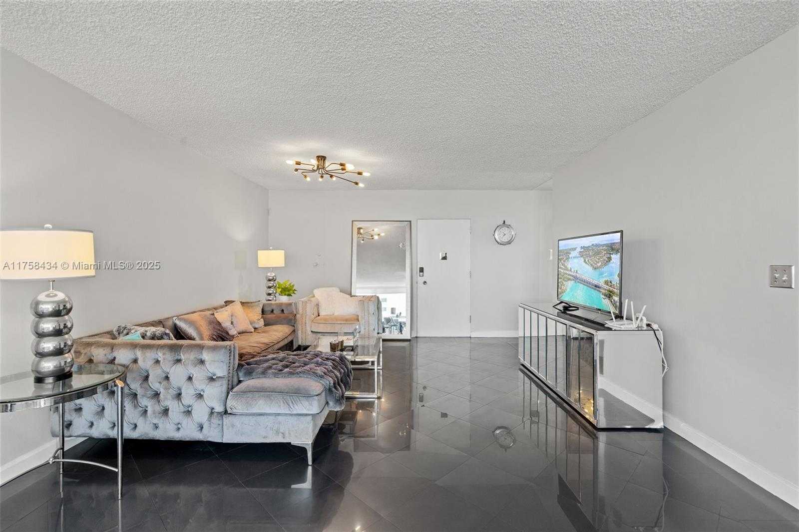 Small Image of 3003 TERRAMAR ST #701, Fort Lauderdale Number 4