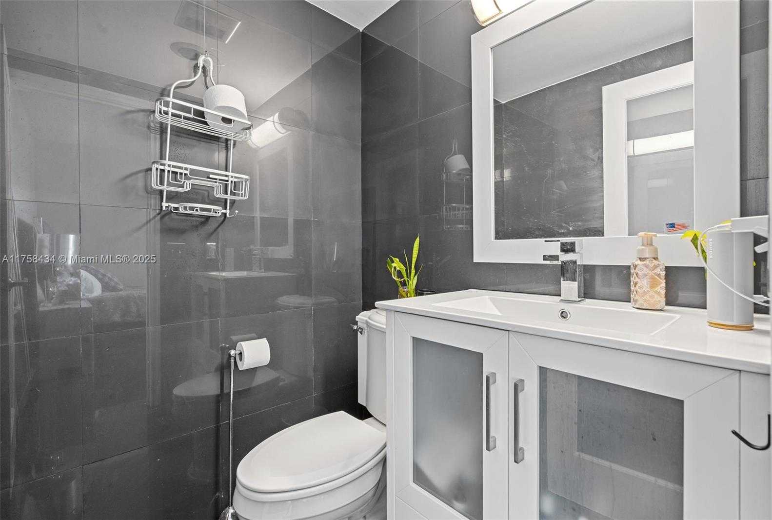 Small Image of 3003 TERRAMAR ST #701, Fort Lauderdale Number 7