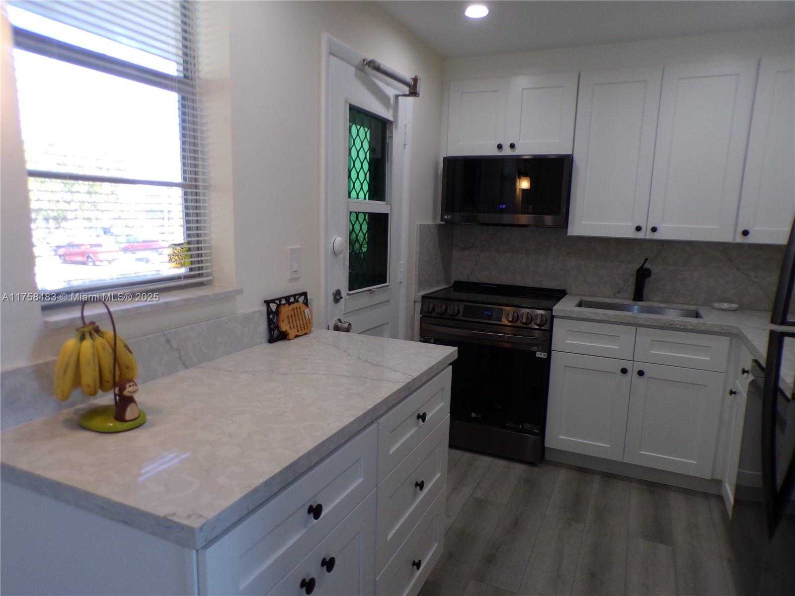 Small Image of 3000 MARCOS DR #P206, Aventura Number 37