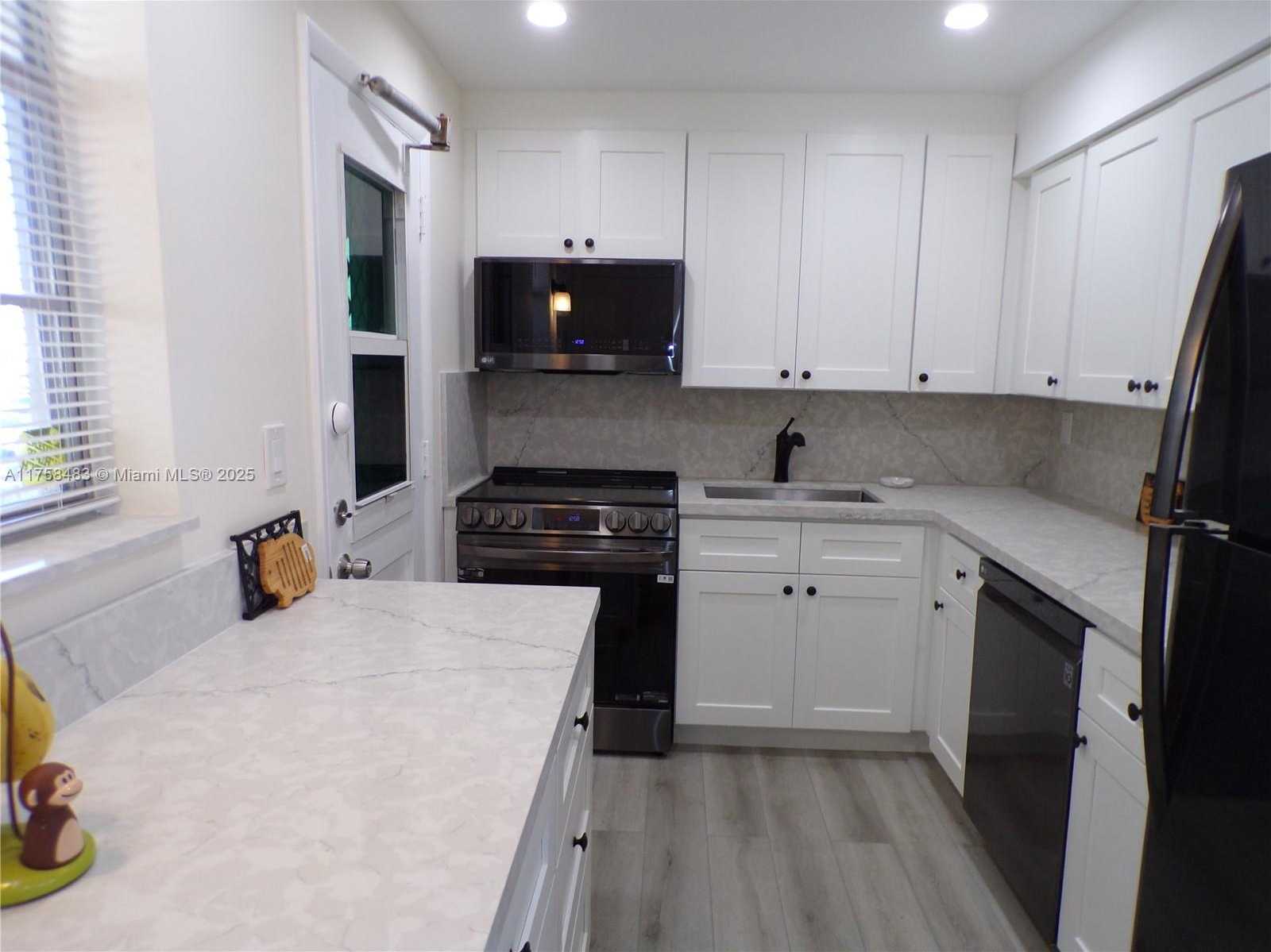 Small Image of 3000 MARCOS DR #P206, Aventura Number 38