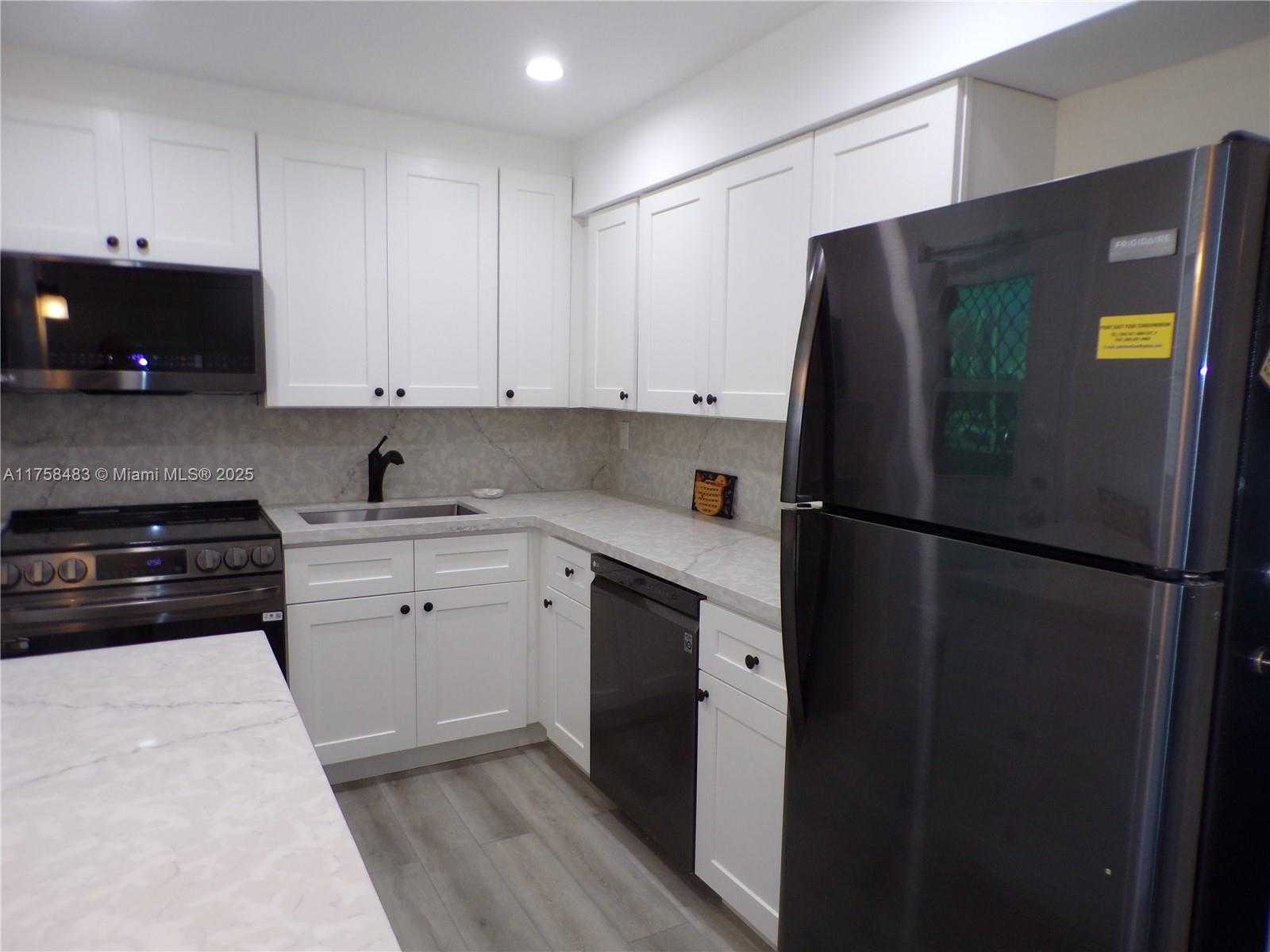 Small Image of 3000 MARCOS DR #P206, Aventura Number 40