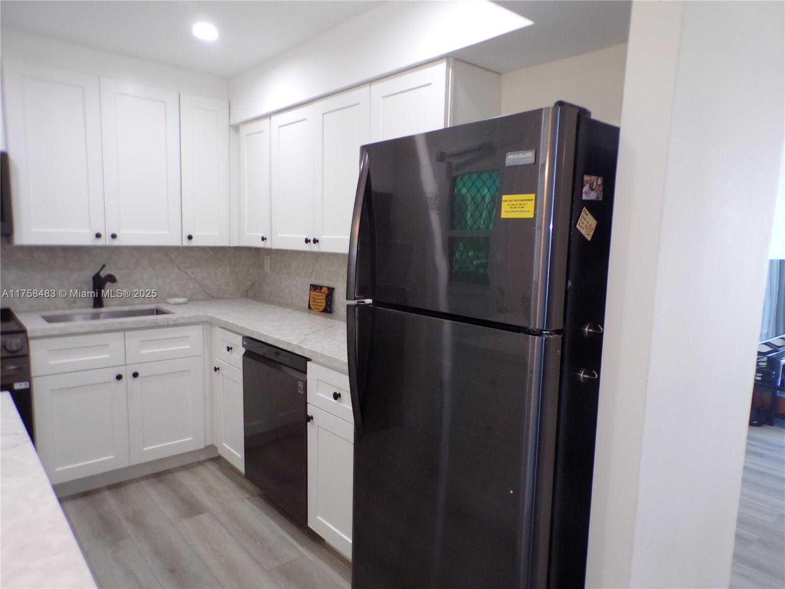 Small Image of 3000 MARCOS DR #P206, Aventura Number 41