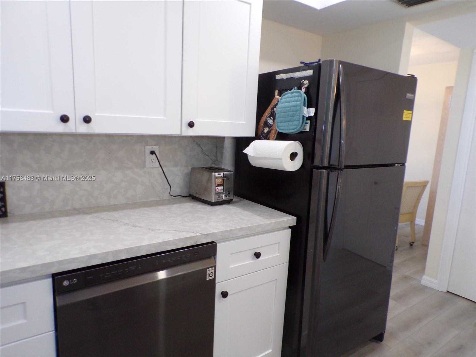 Small Image of 3000 MARCOS DR #P206, Aventura Number 43