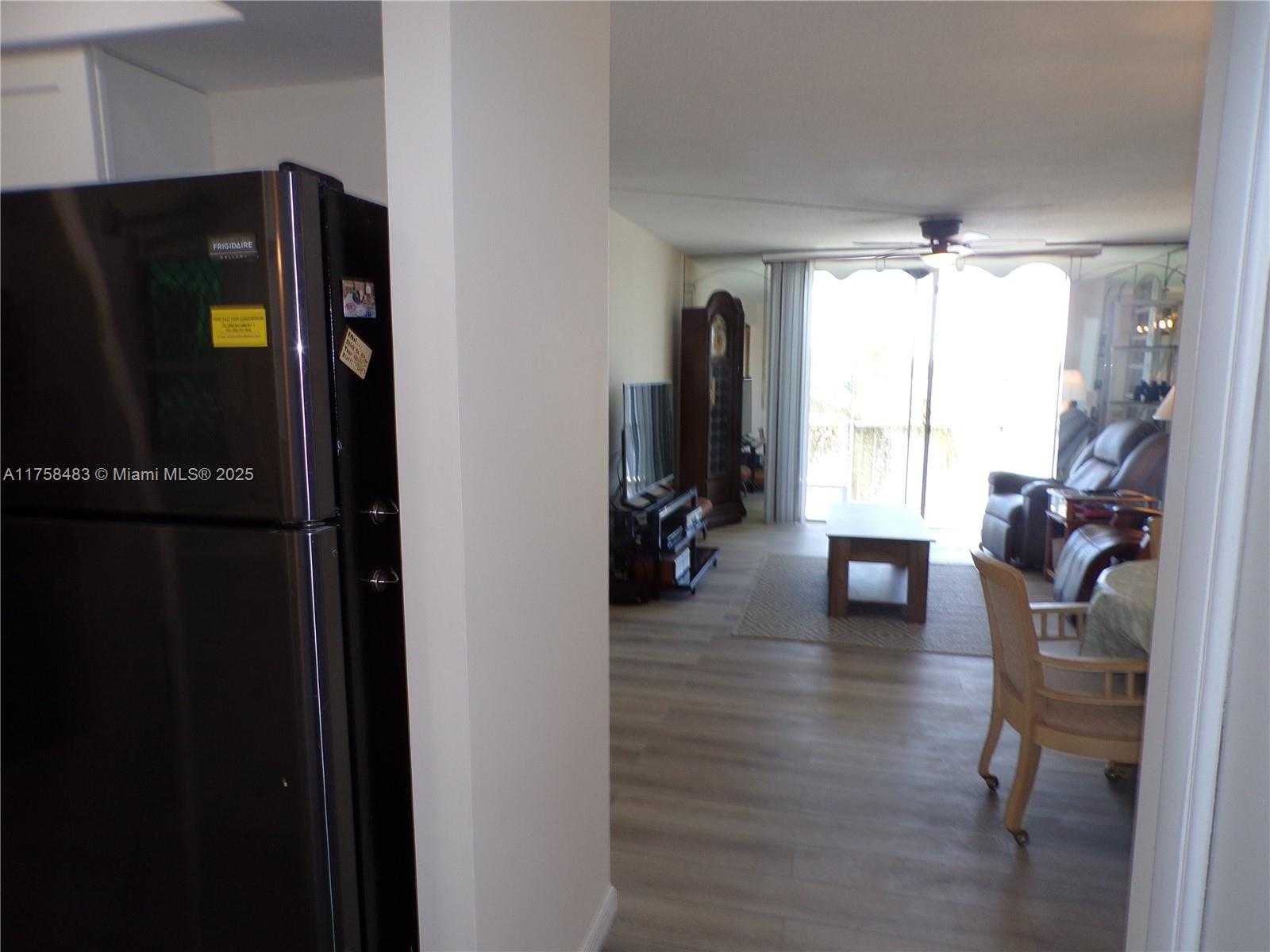 Small Image of 3000 MARCOS DR #P206, Aventura Number 45