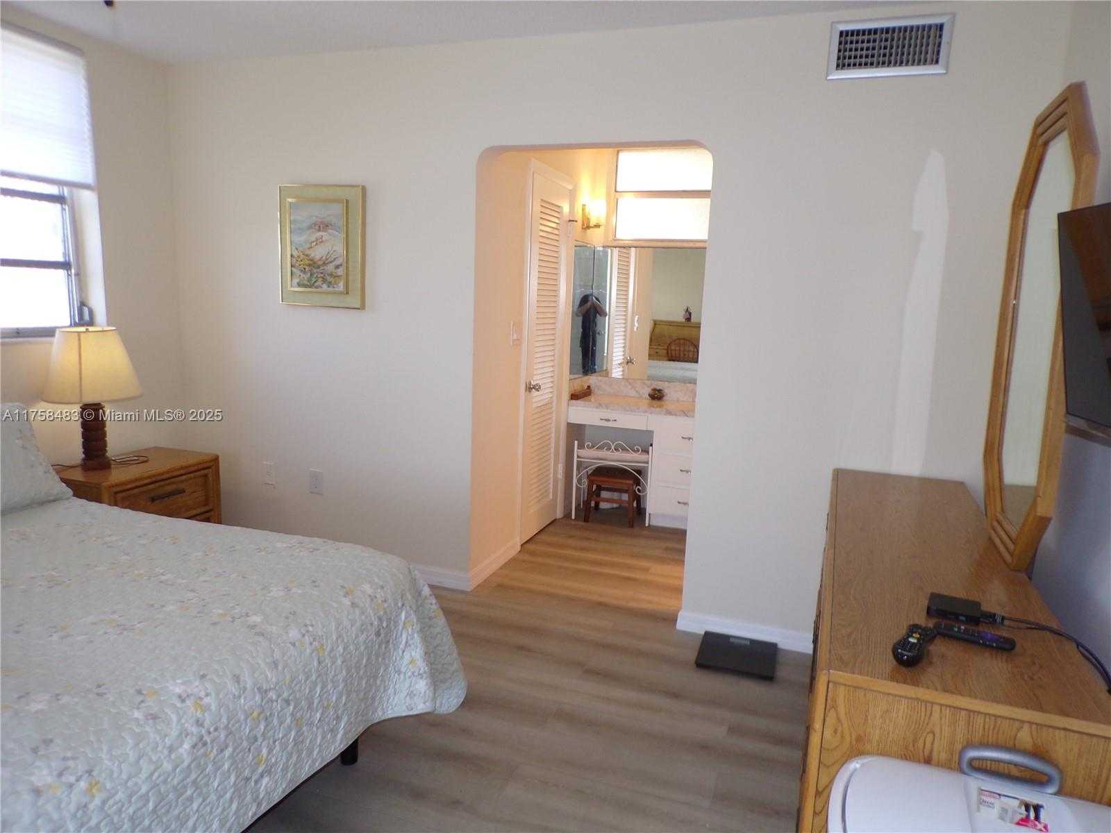 Small Image of 3000 MARCOS DR #P206, Aventura Number 64
