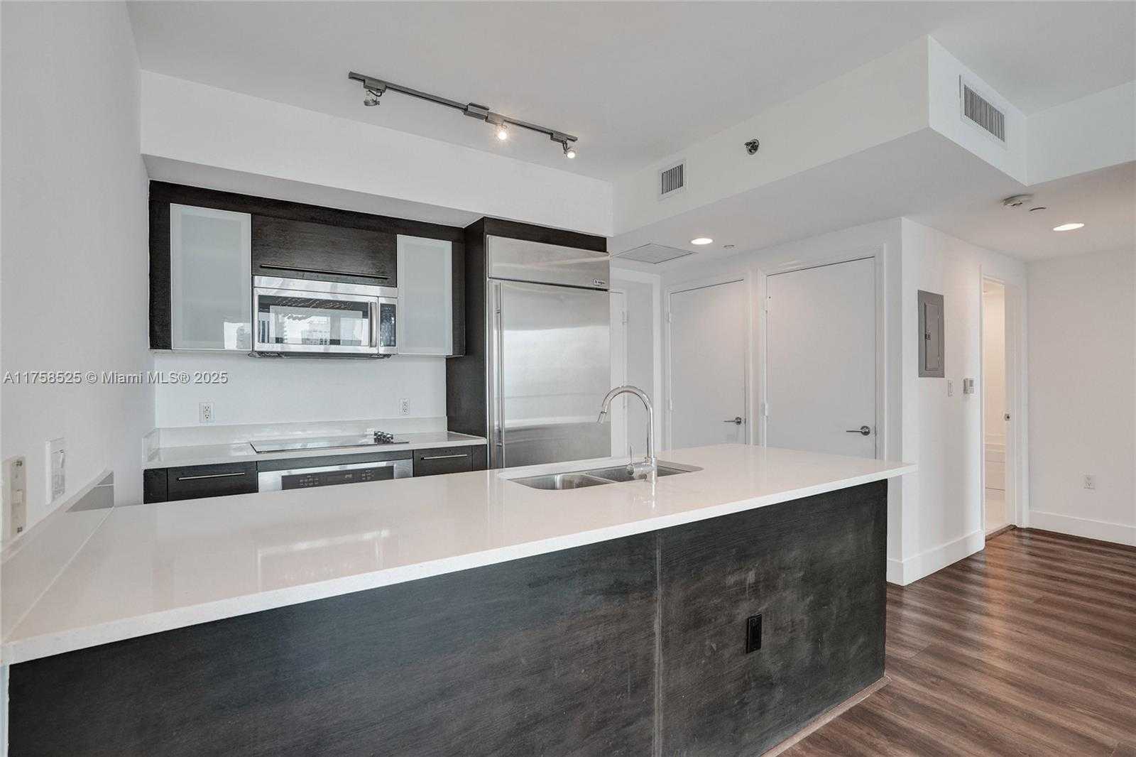 Small Image of 55 SOUTH EAST 6TH ST #3604, Miami Number 4