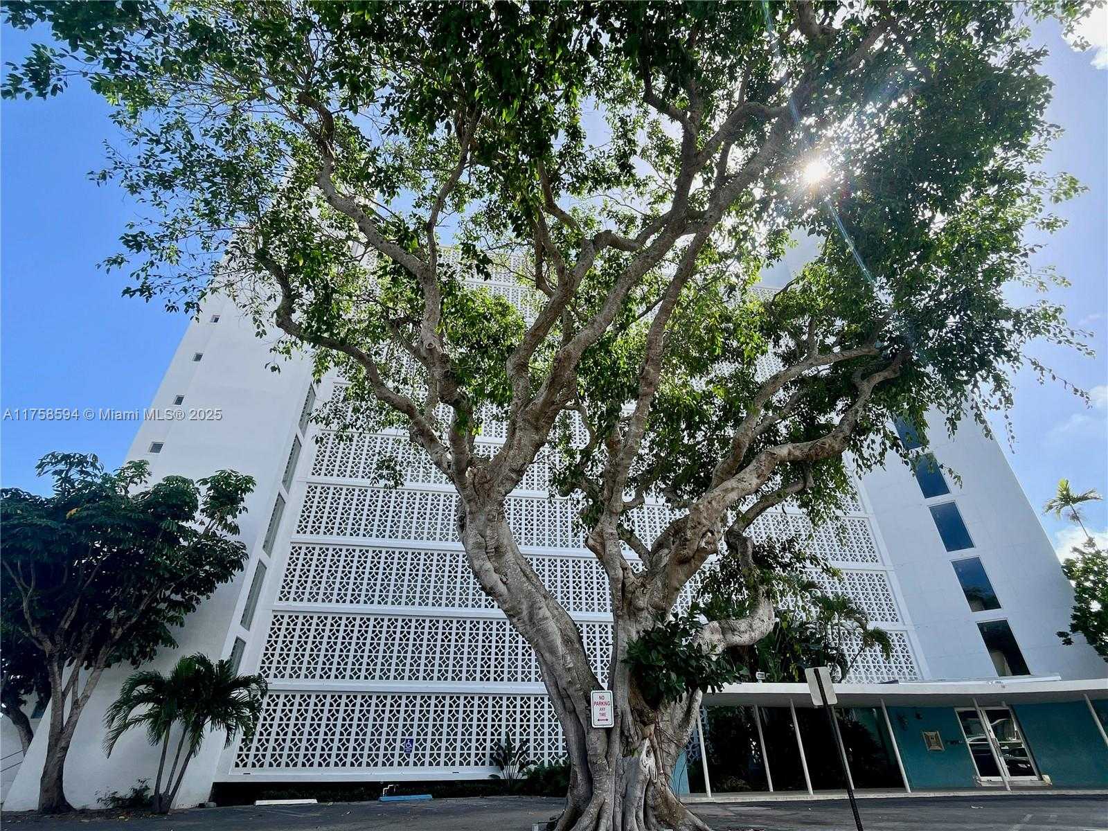 Small Image of 9101 EAST BAY HARBOR DR #406, Bay Harbor Islands Number 47