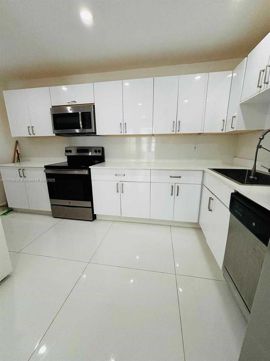 Small Image of 18051 BISCAYNE BLVD #203, Aventura Number 10