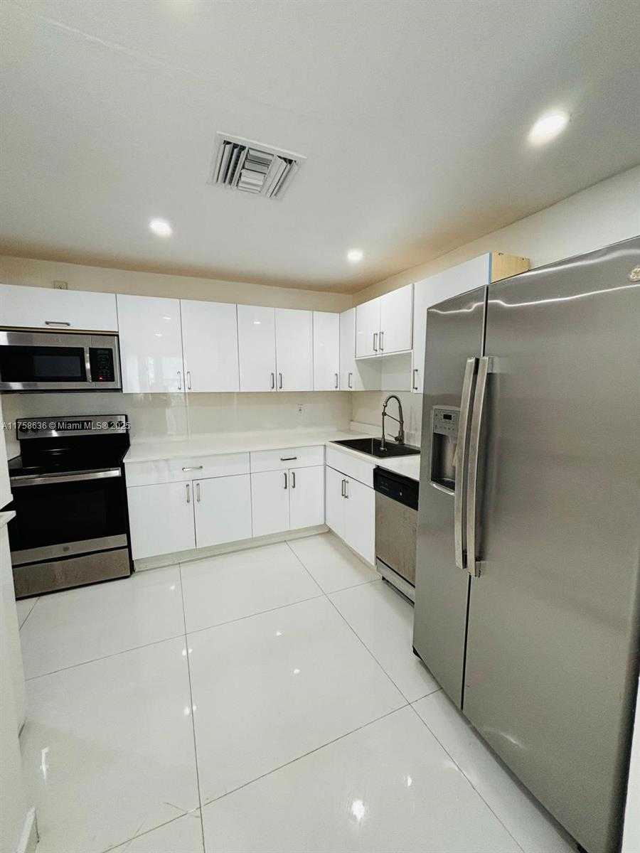 Small Image of 18051 BISCAYNE BLVD #203, Aventura Number 11