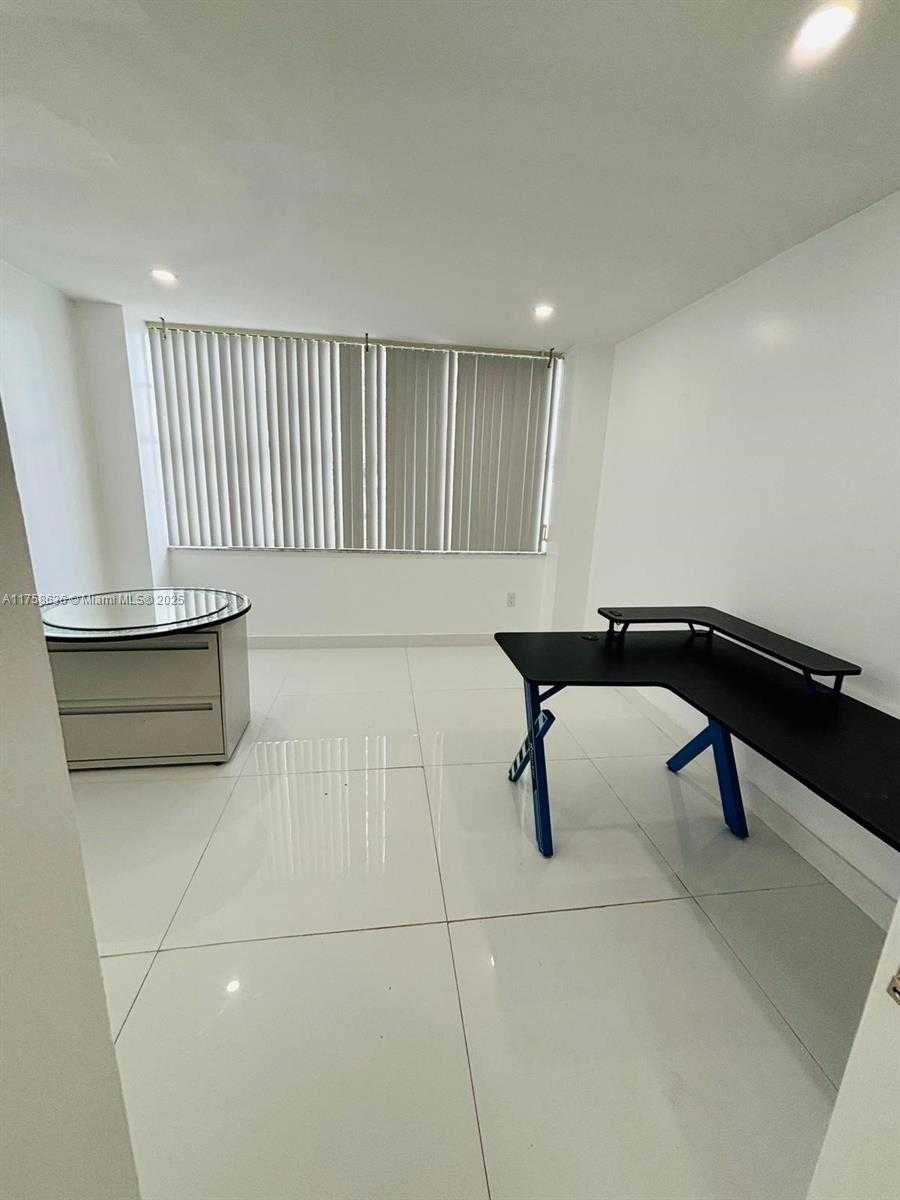 Small Image of 18051 BISCAYNE BLVD #203, Aventura Number 12