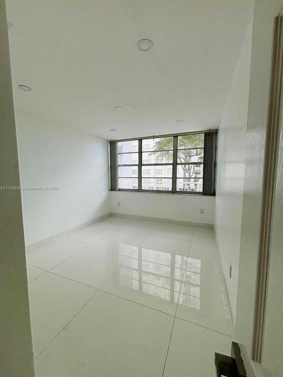 Small Image of 18051 BISCAYNE BLVD #203, Aventura Number 13