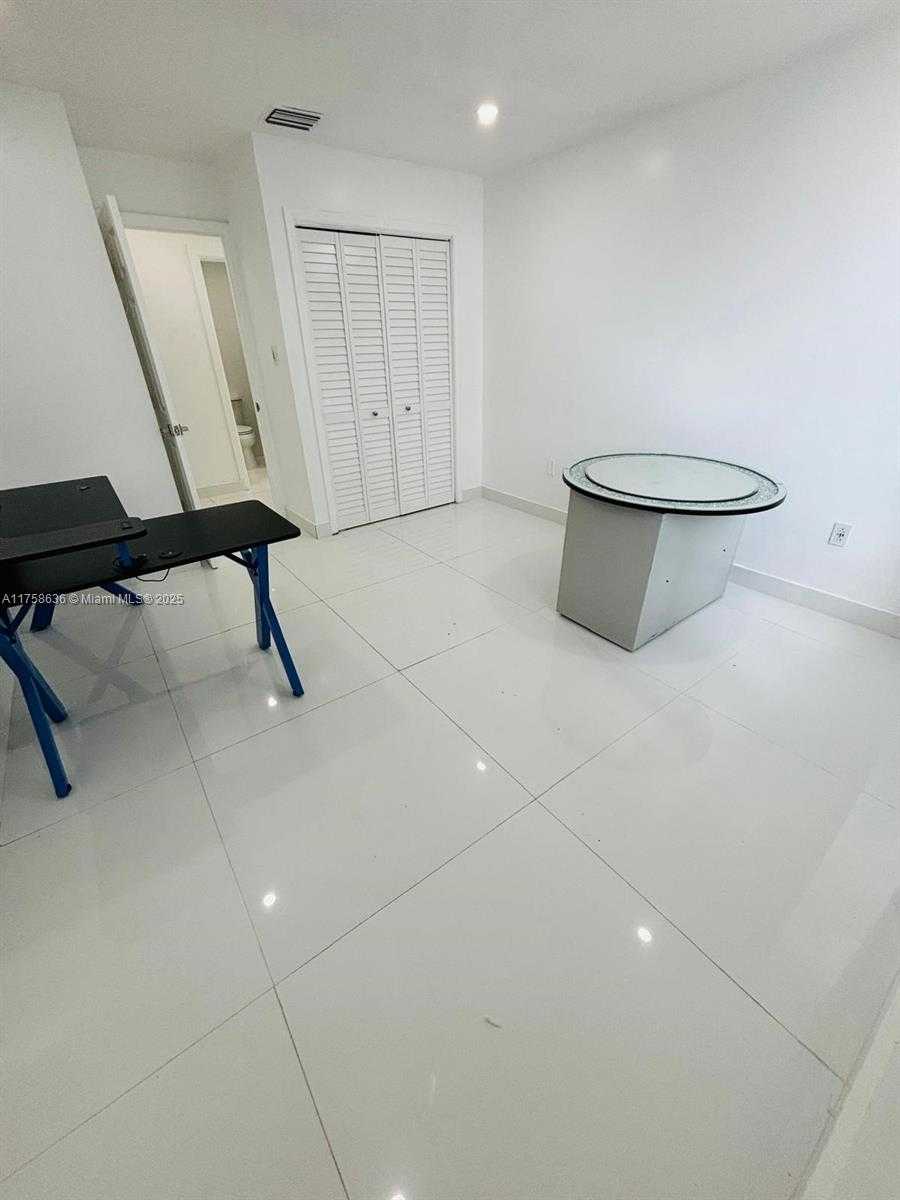 Small Image of 18051 BISCAYNE BLVD #203, Aventura Number 15