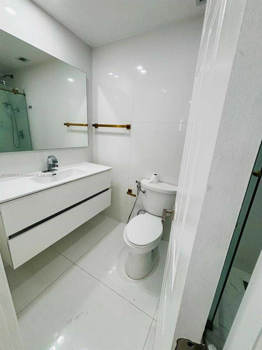 Small Image of 18051 BISCAYNE BLVD #203, Aventura Number 17