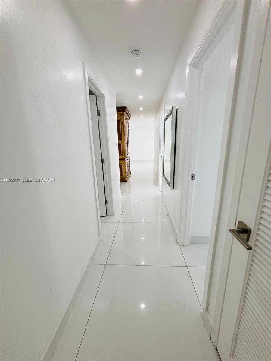 Small Image of 18051 BISCAYNE BLVD #203, Aventura Number 19