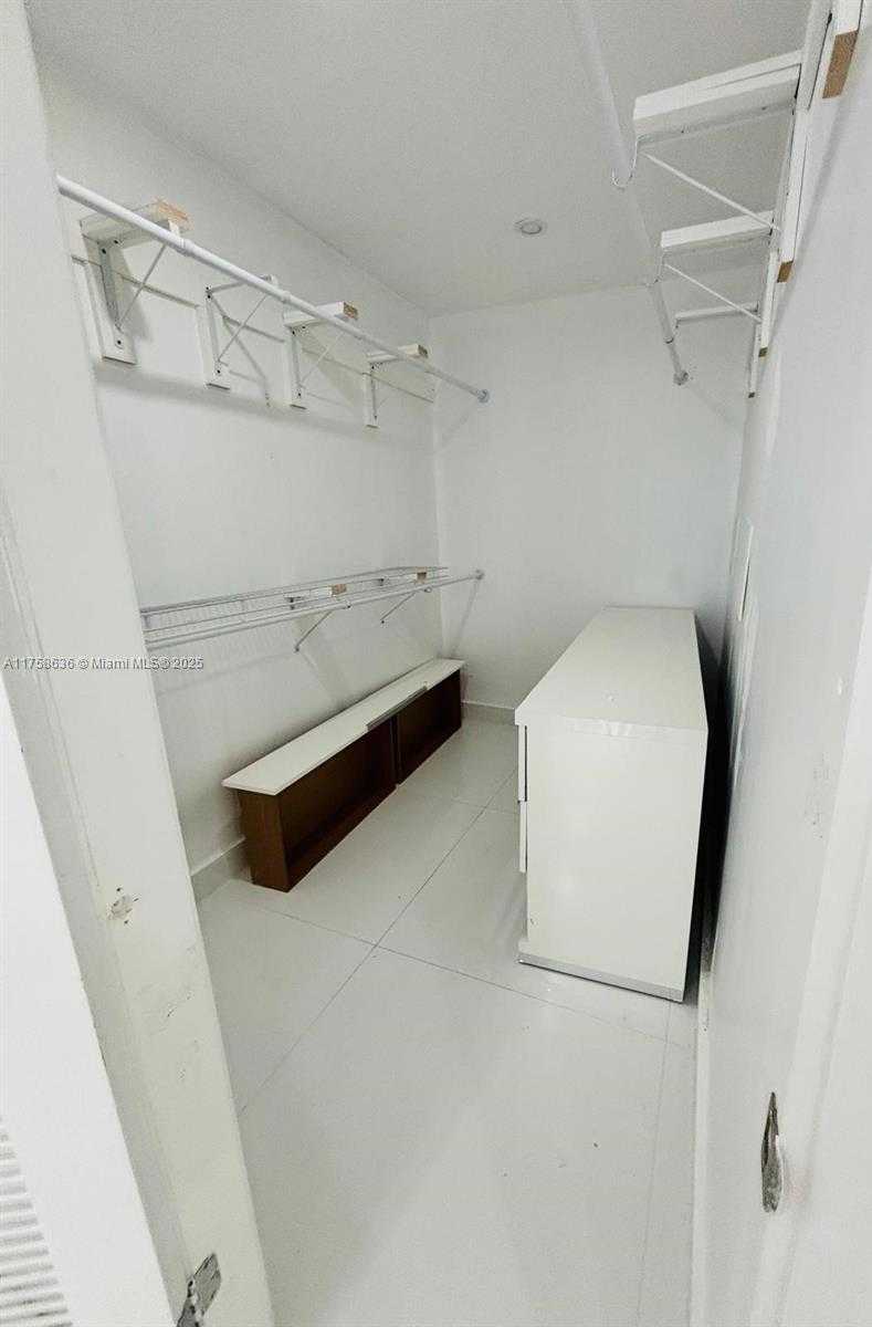 Small Image of 18051 BISCAYNE BLVD #203, Aventura Number 20