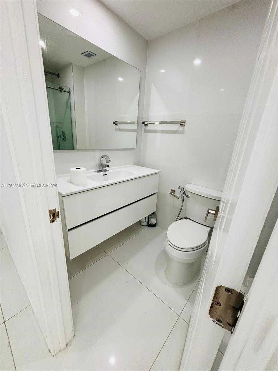 Small Image of 18051 BISCAYNE BLVD #203, Aventura Number 21
