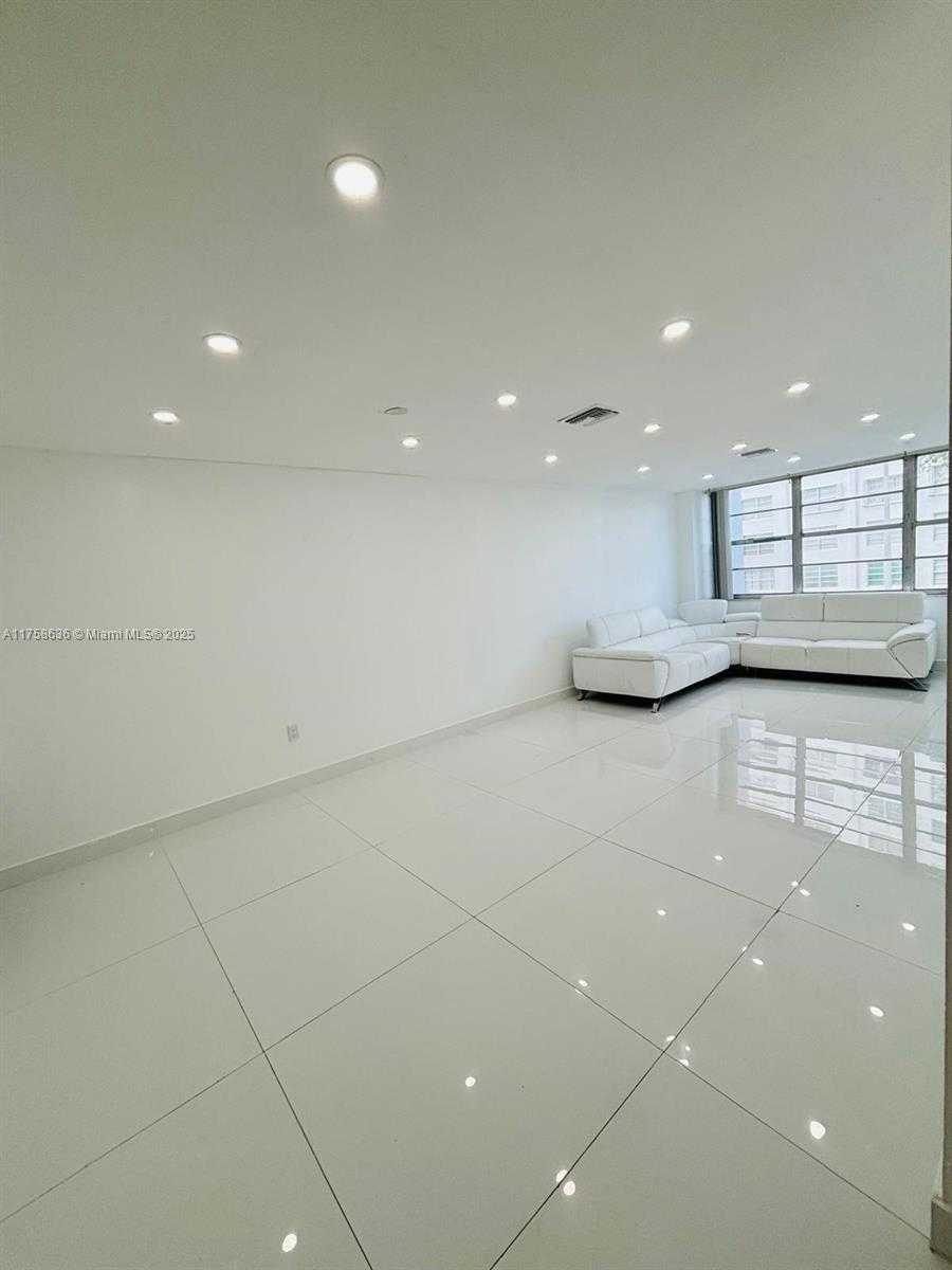 Small Image of 18051 BISCAYNE BLVD #203, Aventura Number 6