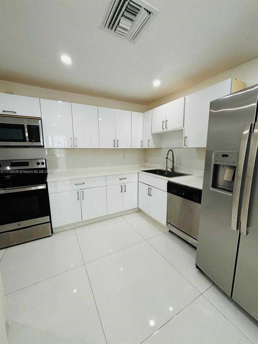 Small Image of 18051 BISCAYNE BLVD #203, Aventura Number 8