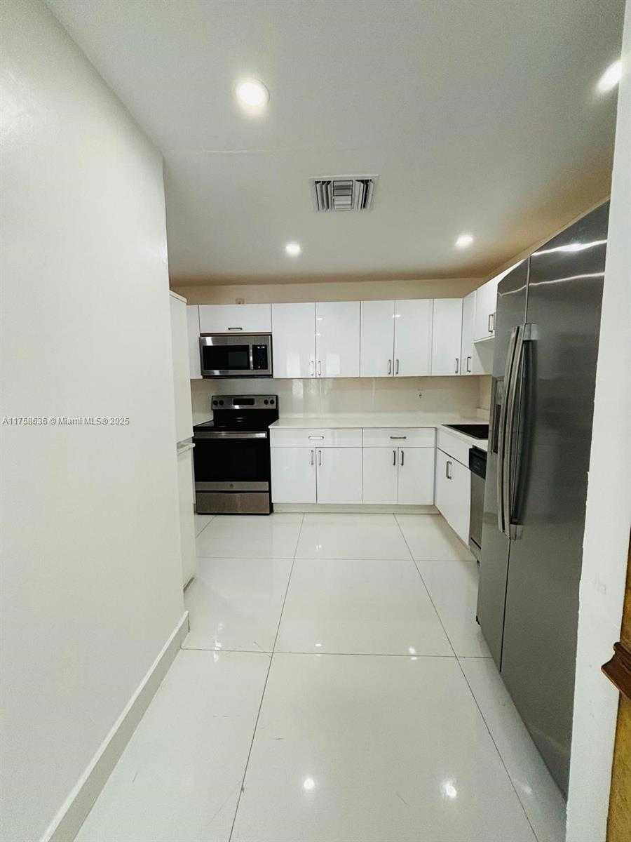Small Image of 18051 BISCAYNE BLVD #203, Aventura Number 9