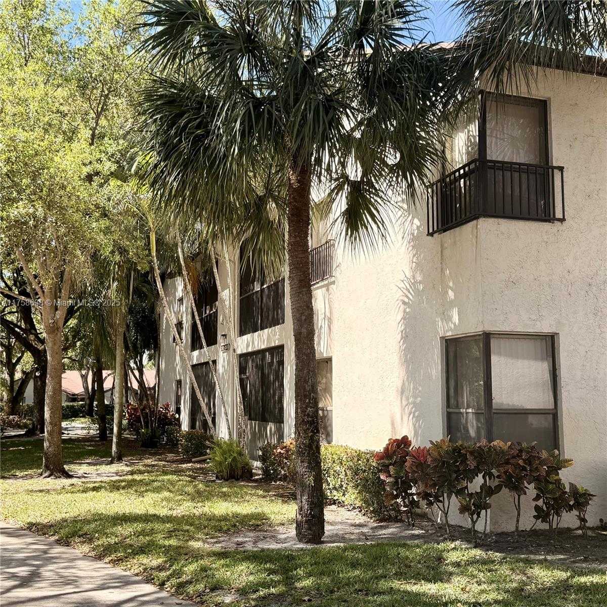 Small Image of 2506 NORTH CARAMBOLA CIR N #1805, Coconut Creek Number 2