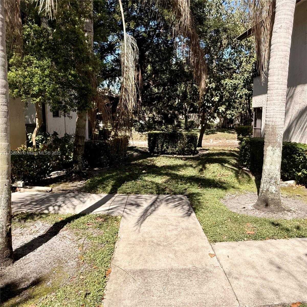 Small Image of 2506 NORTH CARAMBOLA CIR N #1805, Coconut Creek Number 4