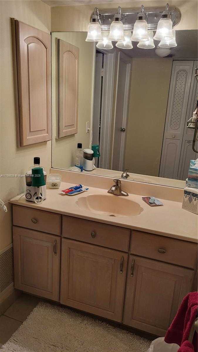 Small Image of 3475 NORTH COUNTRY CLUB DR #610, Aventura Number 22