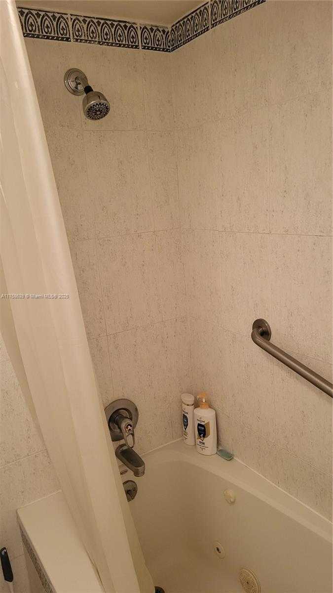 Small Image of 3475 NORTH COUNTRY CLUB DR #610, Aventura Number 24