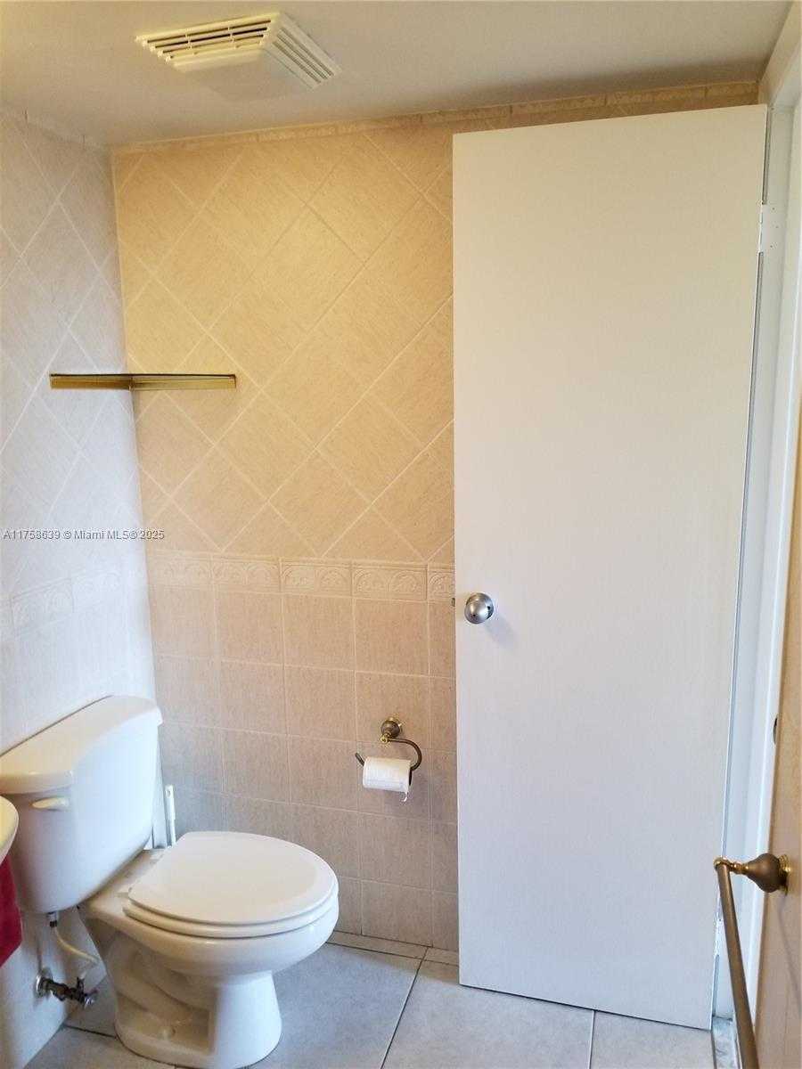 Small Image of 3475 NORTH COUNTRY CLUB DR #610, Aventura Number 25