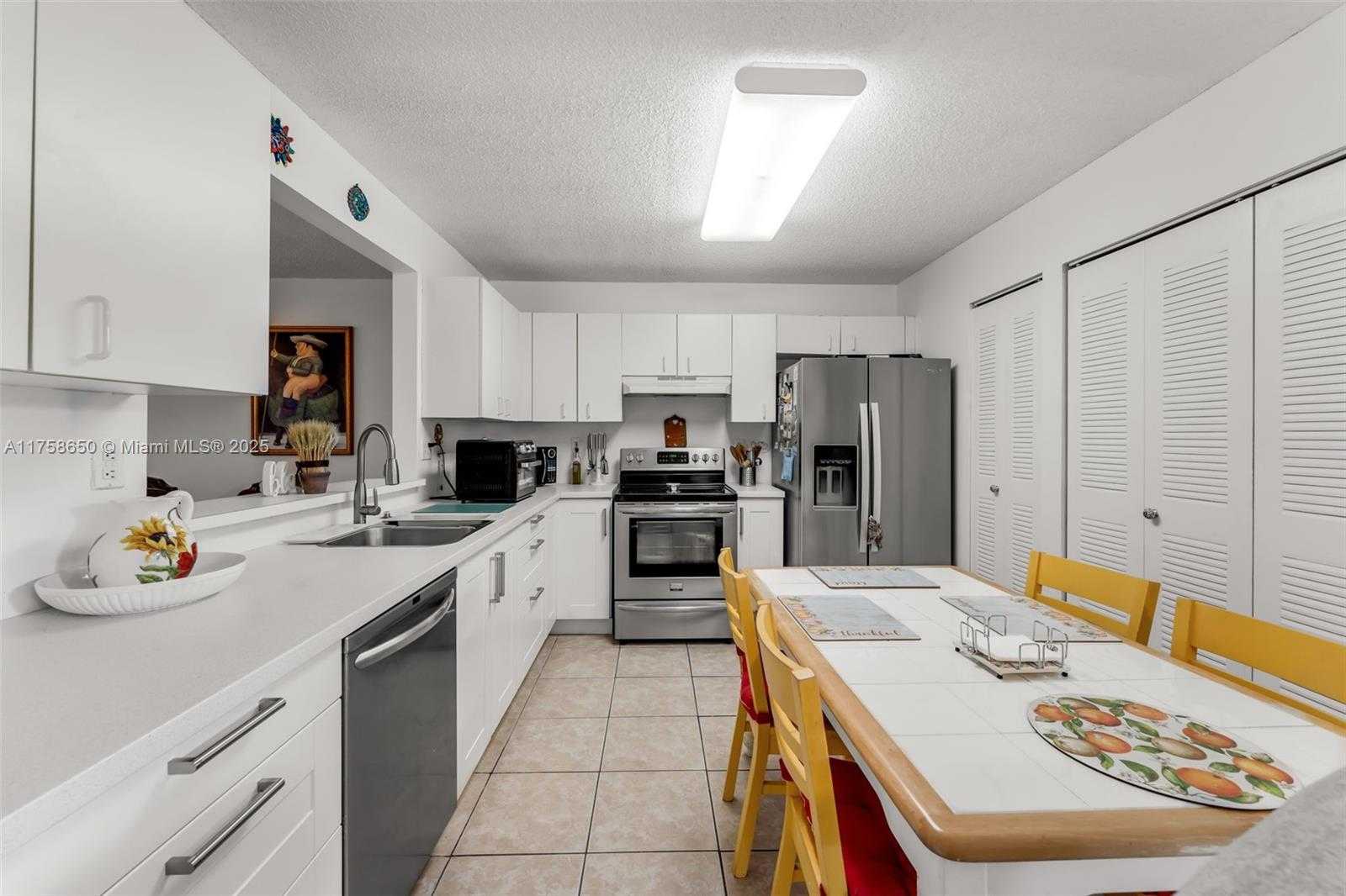 Small Image of 11060 SOUTH WEST 153RD CT, Miami Number 12