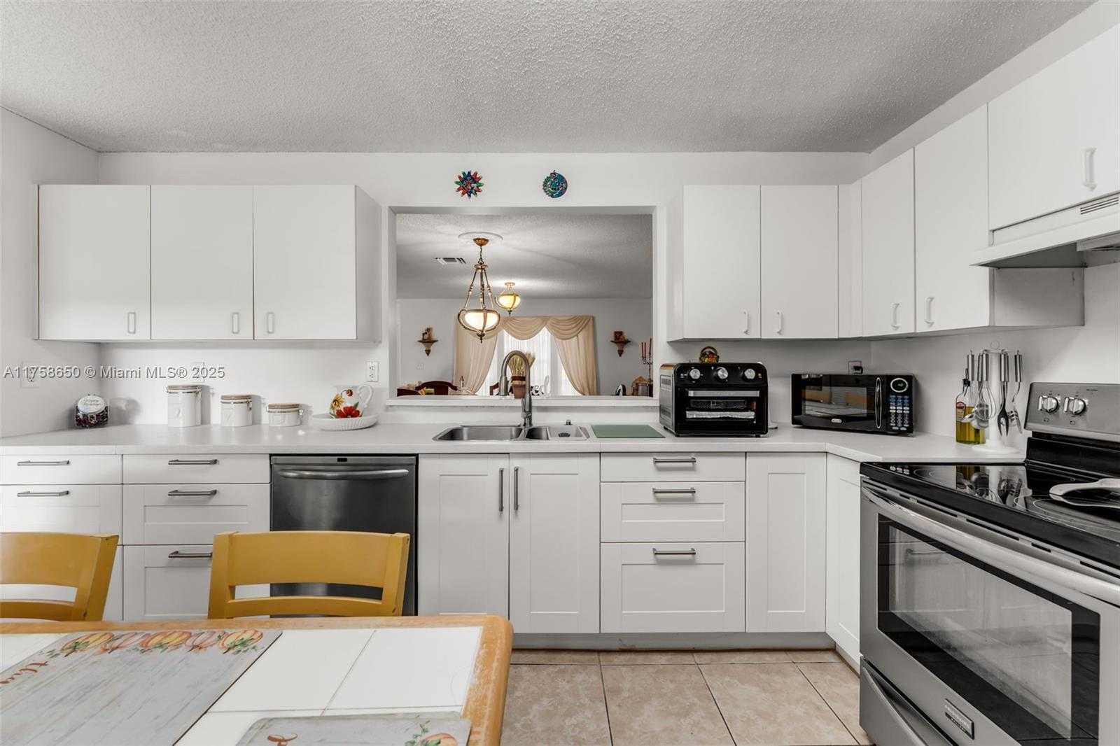Small Image of 11060 SOUTH WEST 153RD CT, Miami Number 13