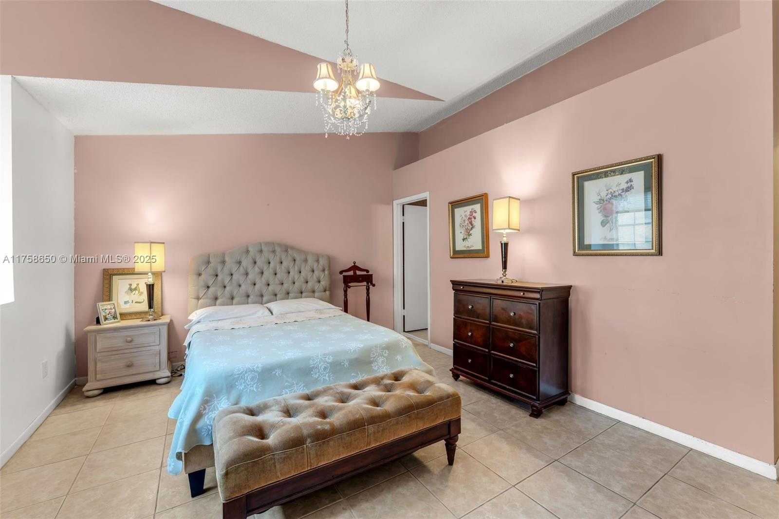 Small Image of 11060 SOUTH WEST 153RD CT, Miami Number 16