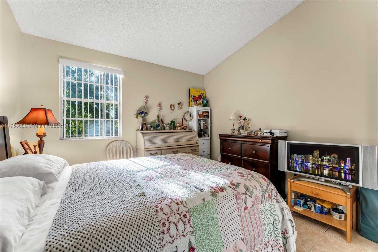 Small Image of 11060 SOUTH WEST 153RD CT, Miami Number 23