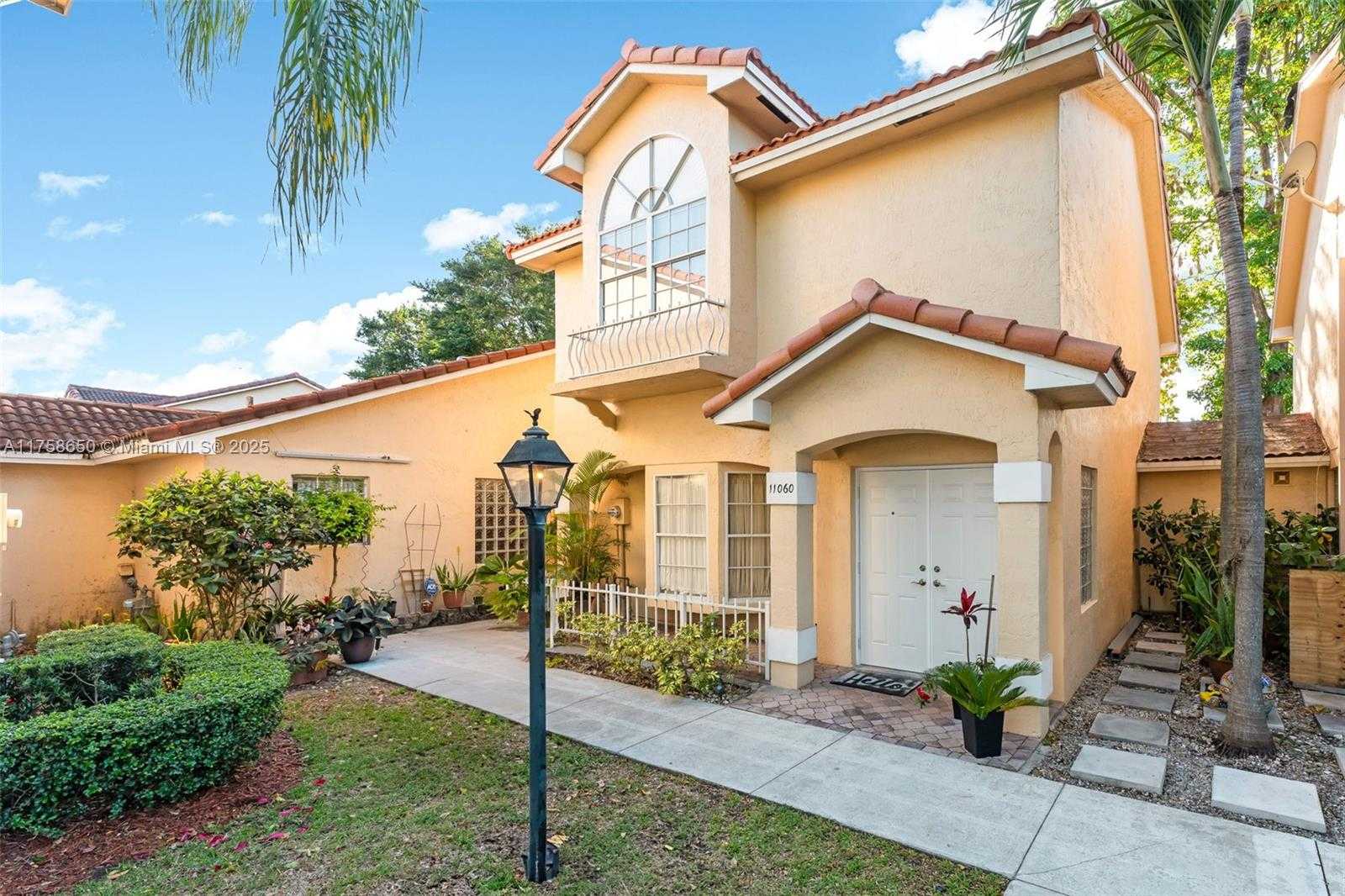 Small Image of 11060 SOUTH WEST 153RD CT, Miami Number 3