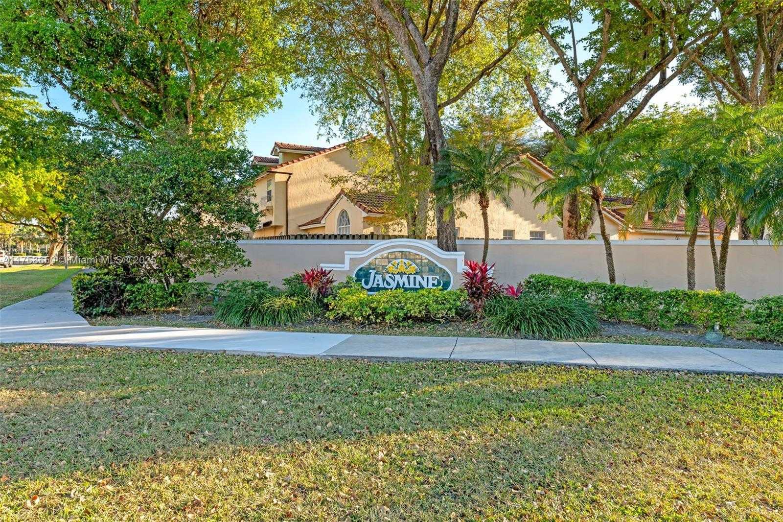 Small Image of 11060 SOUTH WEST 153RD CT, Miami Number 4