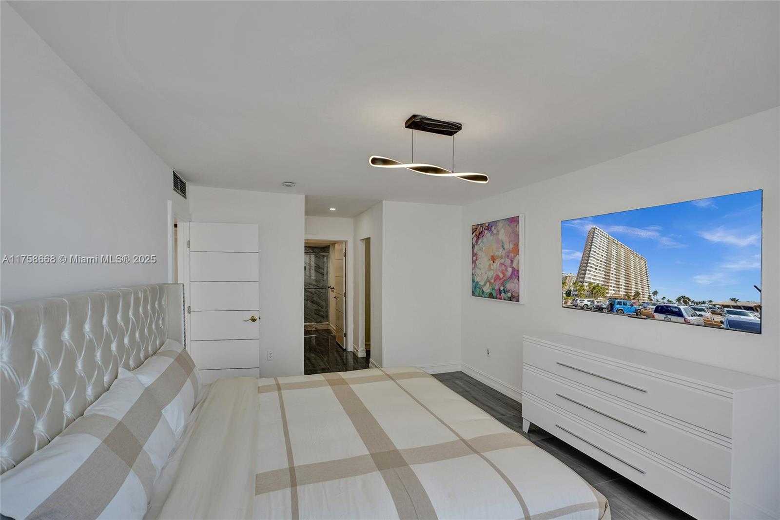 Small Image of 1950 SOUTH OCEAN DR #8J, Hallandale Beach Number 25
