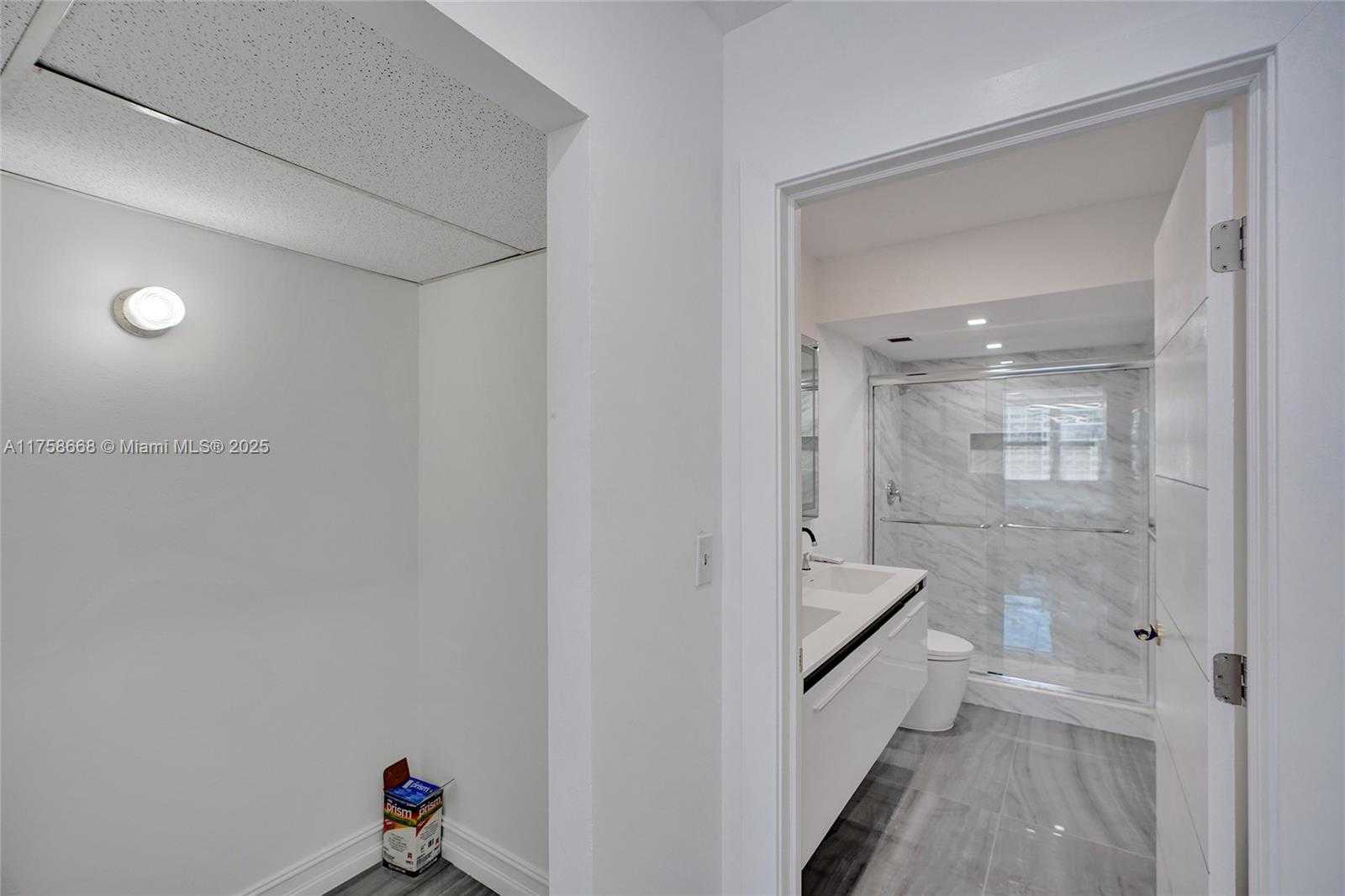 Small Image of 1950 SOUTH OCEAN DR #8J, Hallandale Beach Number 26