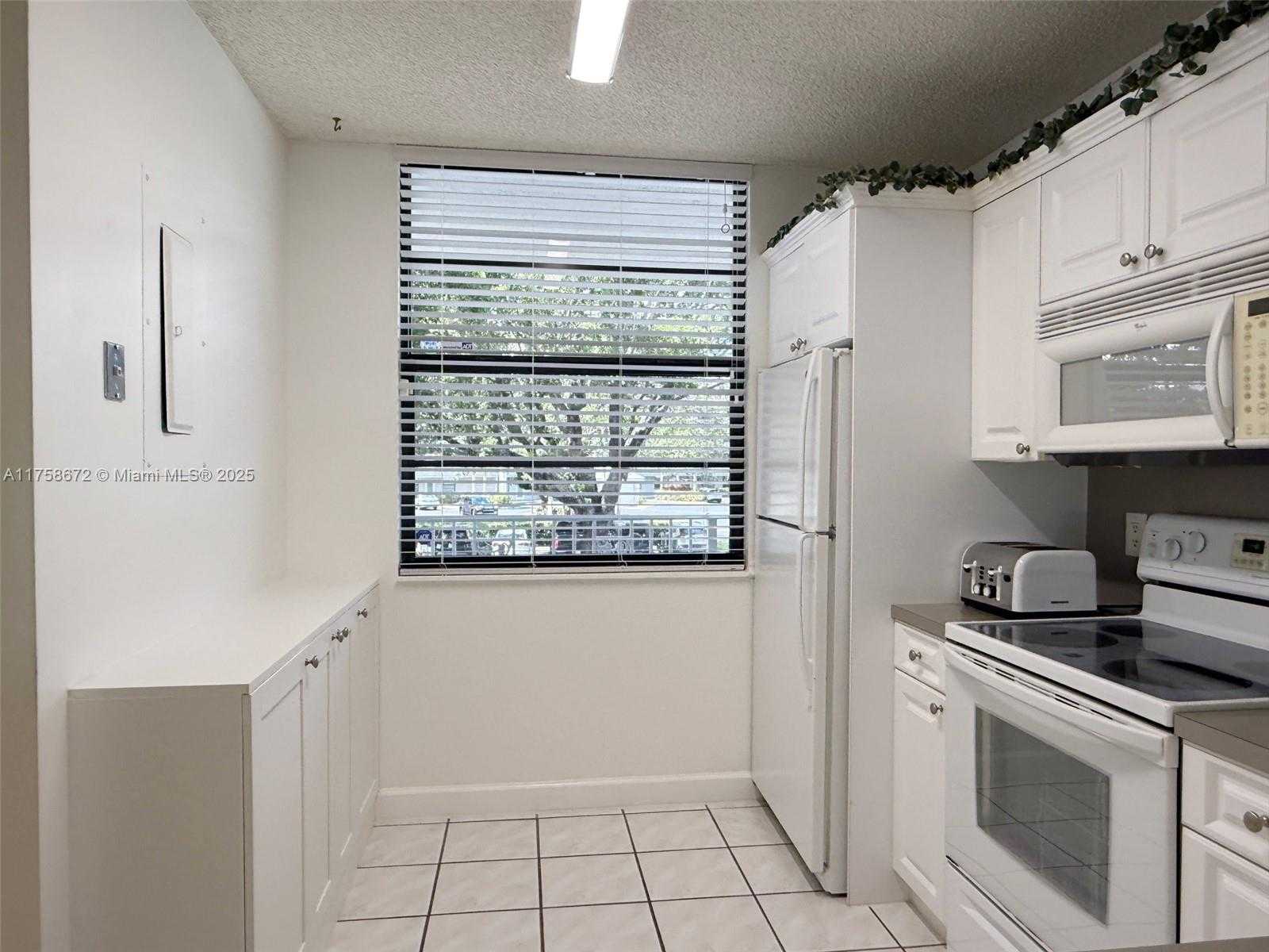 Small Image of 1504 SOUTH WHITEHALL DR #206, Davie Number 11