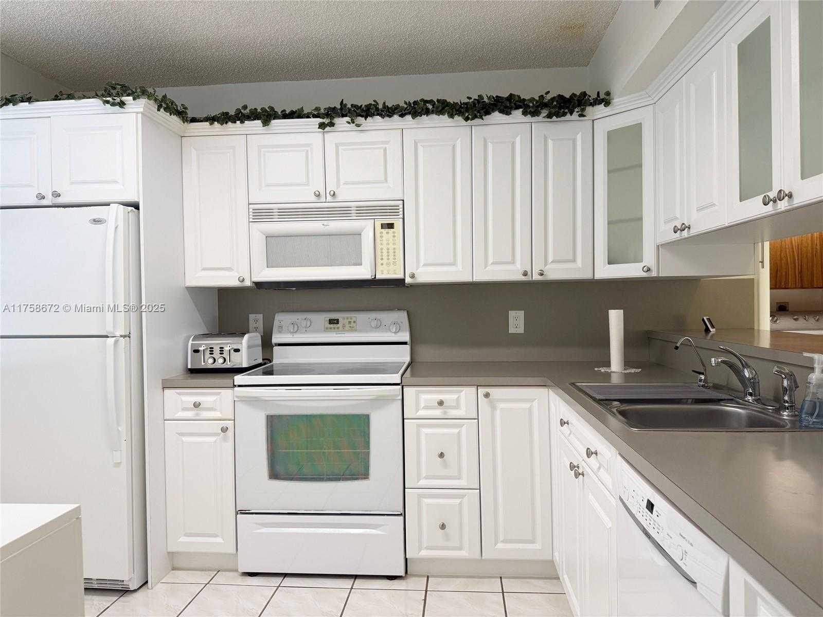 Small Image of 1504 SOUTH WHITEHALL DR #206, Davie Number 14