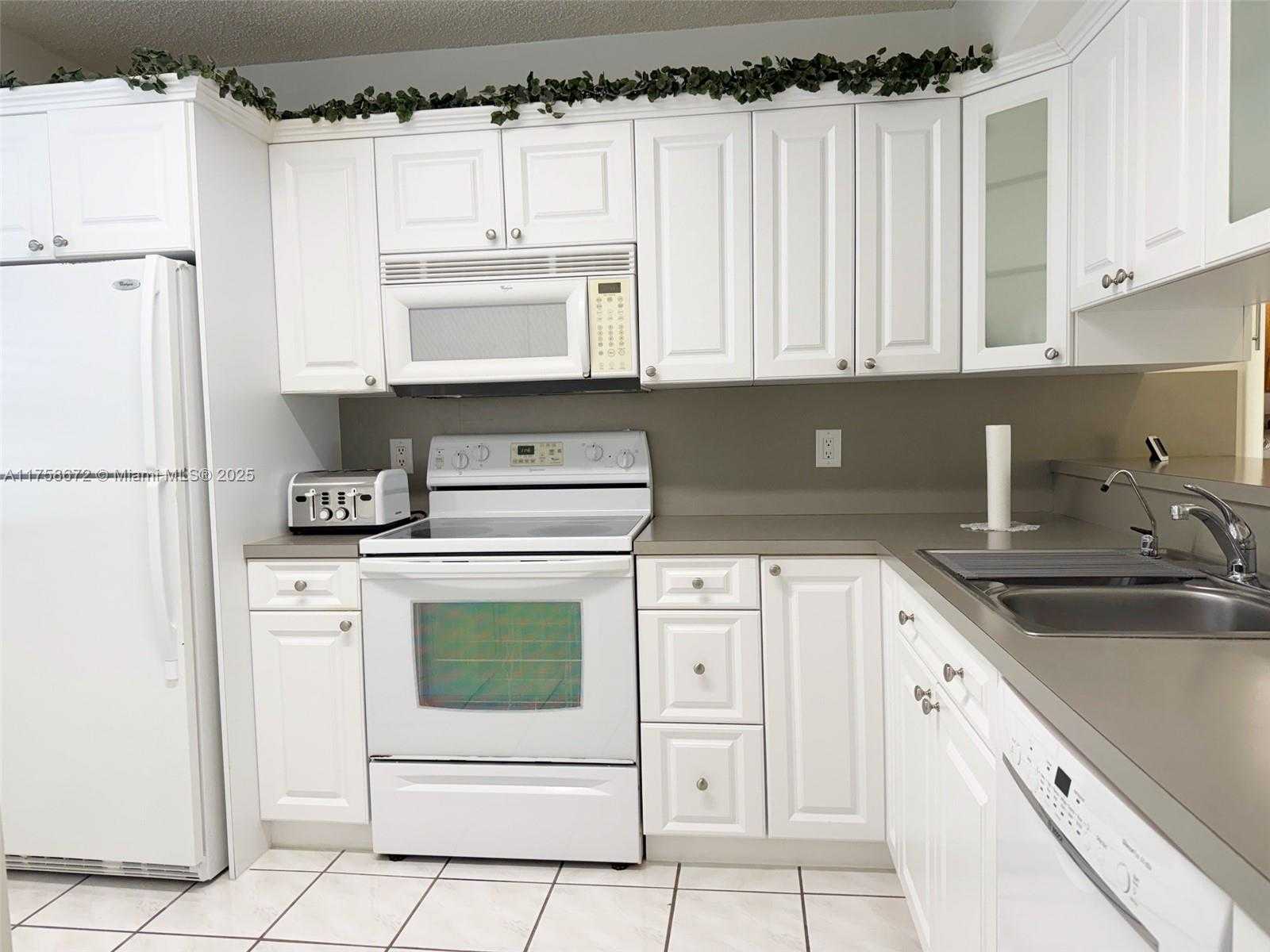 Small Image of 1504 SOUTH WHITEHALL DR #206, Davie Number 15
