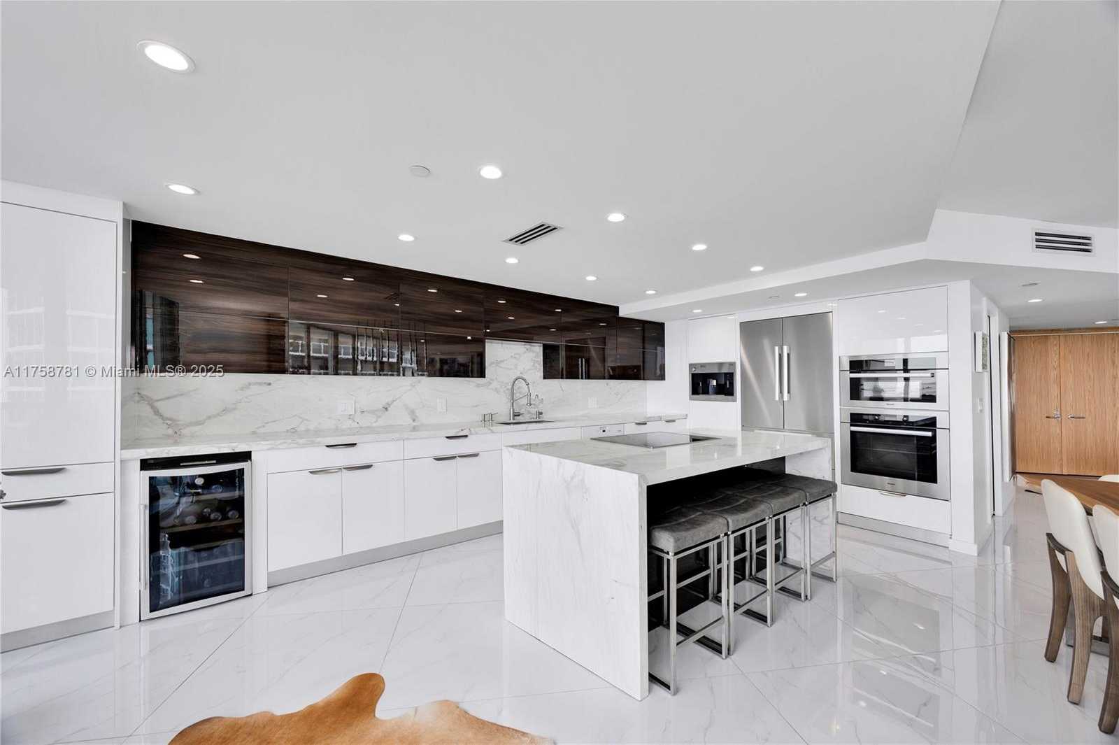 Small Image of 2127 BRICKELL AVE #801, Miami Number 4